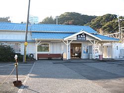 250px-Futomi-station-stationhouse-200712.jpg